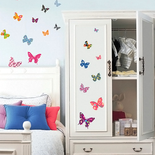 26 värikästä perhosta seinätarra